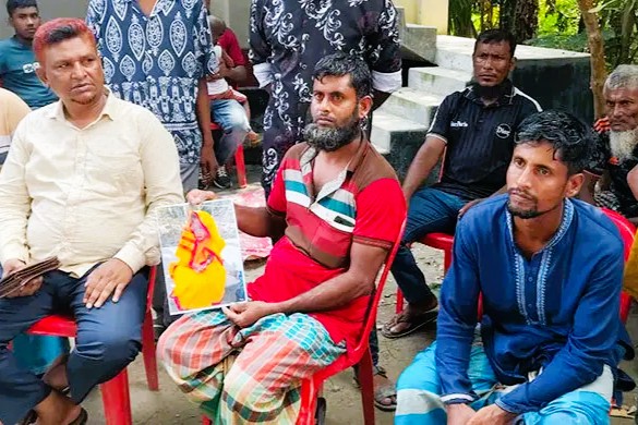 মেয়ের কনে সাজের ছবি হাতে শোকে কাতর বাবা, বারবার মূর্ছা যাচ্ছেন মা