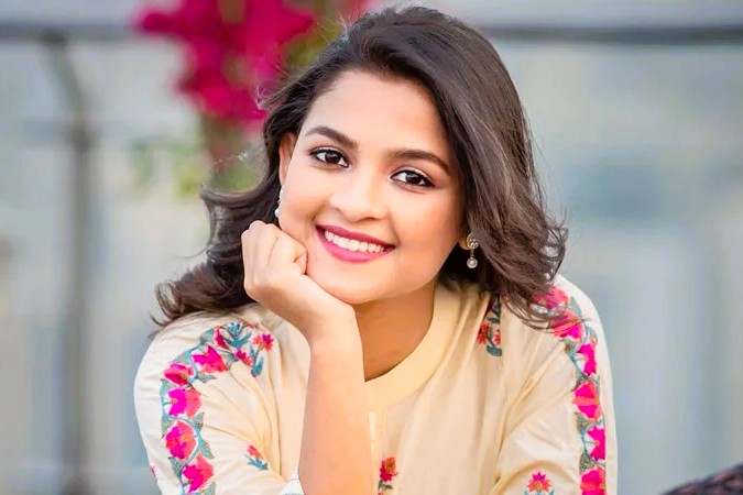 ‘অশিক্ষিত, চাঁদাবাজ দিয়ে দেশটা ভরে গেছে’: অভিনেত্রী সাদিয়া আয়মান 