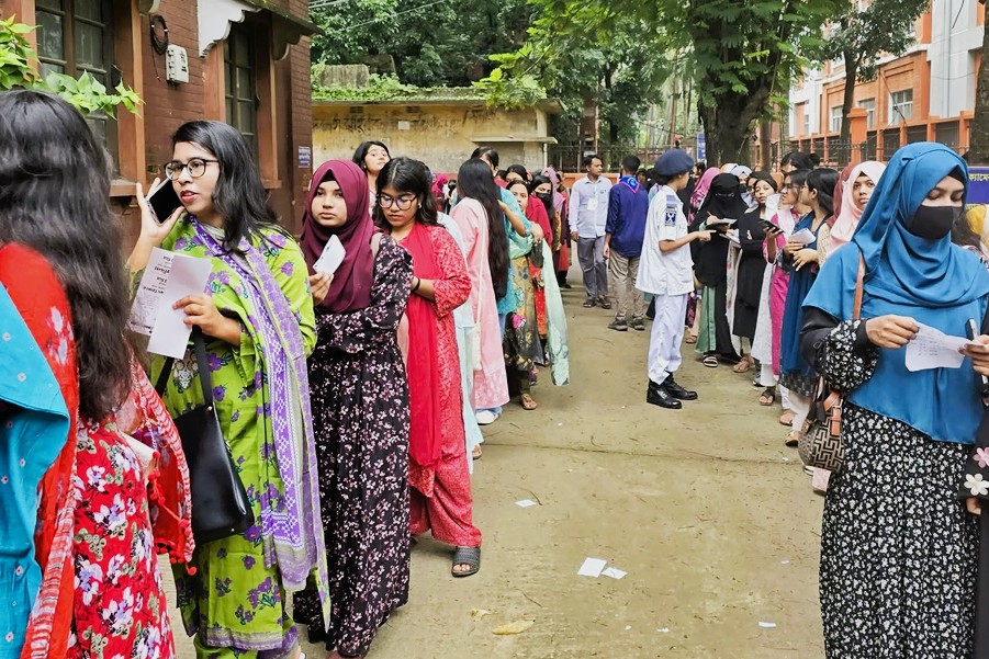 শান্তিপূর্ণভাবে শেষ হলো ৩৮তম ডাকসু নির্বাচন