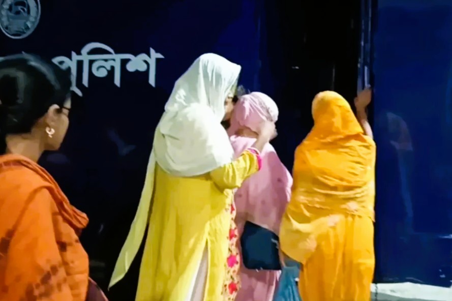 সাবেক স্বামীর ব্যক্তিগত ছবি-ভিডিও ছড়ানোর অভিযোগে শিক্ষিকা গ্রেপ্তার