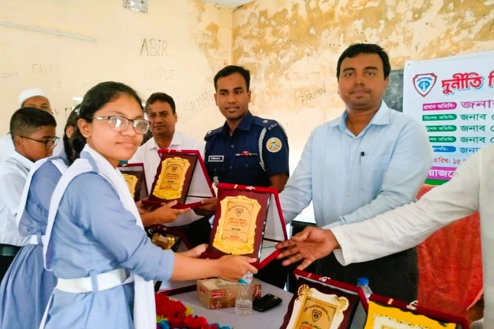 নলছিটিতে দুর্নীতিবিরোধী বিতর্ক প্রতিযোগিতা অনুষ্ঠিত, বিজয়ী গার্লস স্কুল অ্যান্ড কলেজ