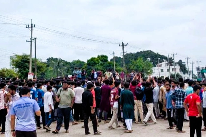 অপ্রতিম হত্যার বিচার দাবিতে ঢাকা-চট্টগ্রাম মহাসড়ক অবরোধ