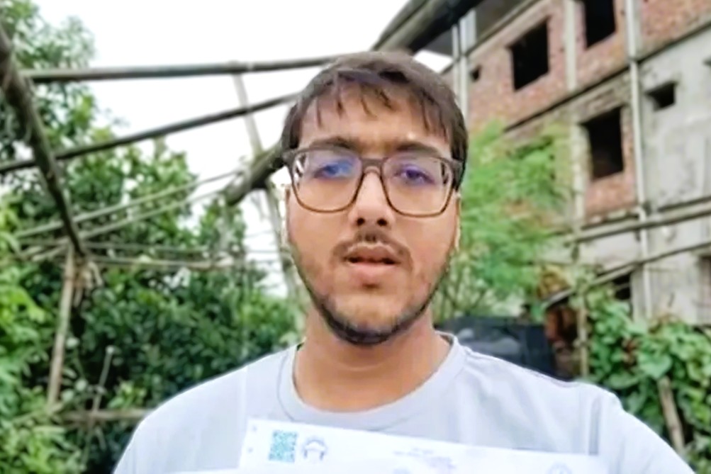 ফেসবুকে ‘কুরুচিপূর্ণ’ বক্তব্য দেওয়ায়, আদমজী কলেজ থেকে বহিষ্কার হচ্ছেন সেই সিফাত