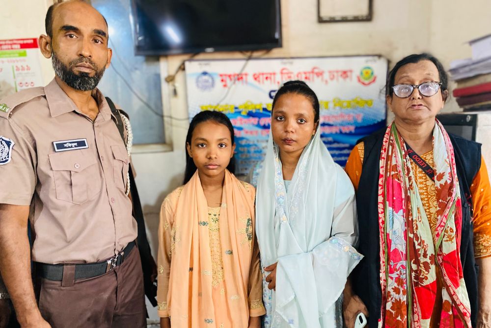 কমলাপুর রেলস্টেশনে উদ্ধার ১৩ বছরের মাঈশা ফিরল পরিবারের কাছে
