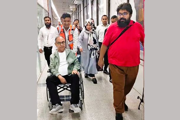 দ্বিতীয় দফায় চিকিৎসা শেষে দেশে ফিরলেন মির্জা আব্বাস