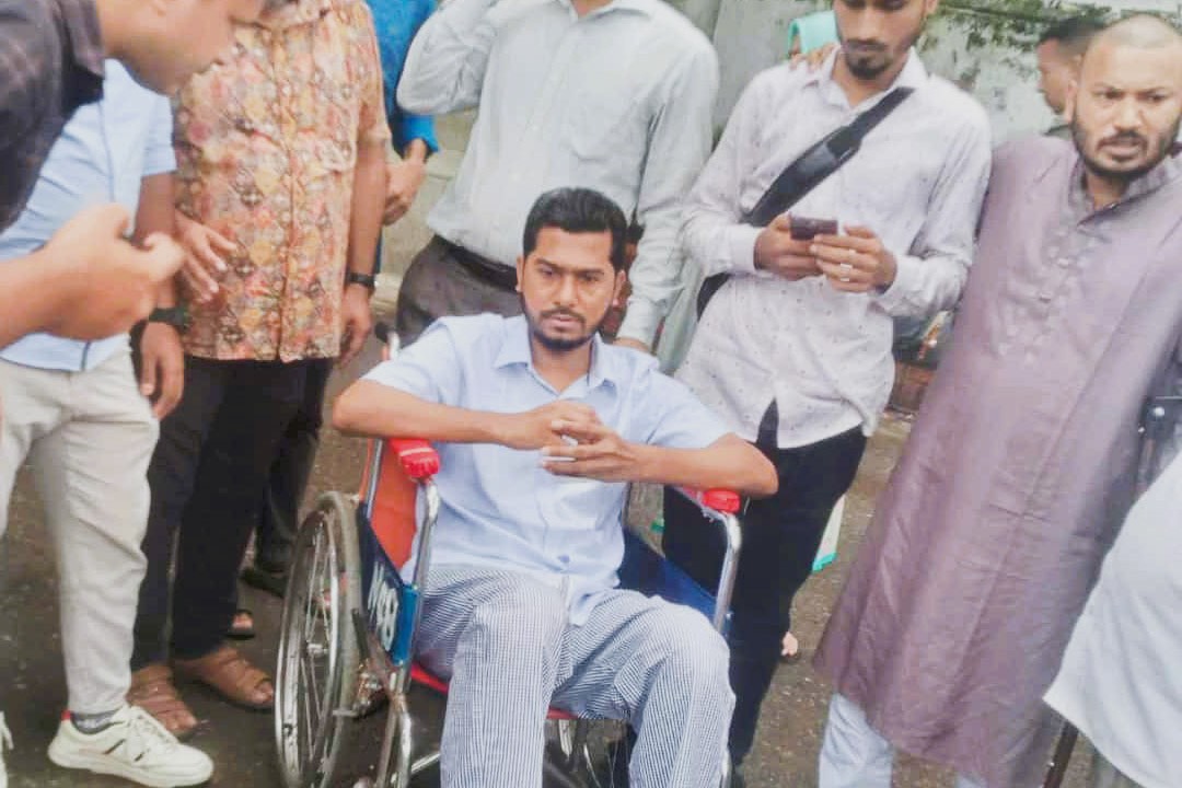১৮ দিন পর হাসপাতাল থেকে ছাড়পত্র পেলেন নুরুল হক নুর