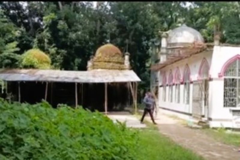 রাজাপুরে পাঁচ শতাব্দীর পুরোনো মোগল আমলের মসজিদ