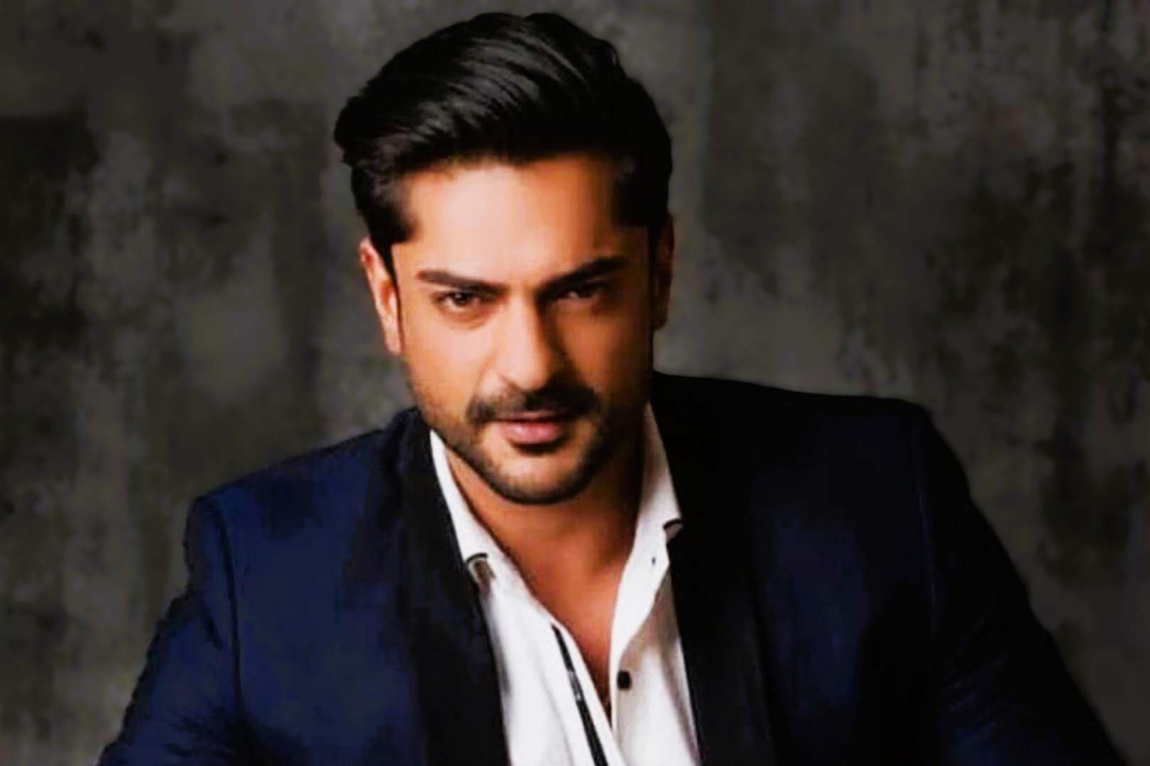 ভারতীয় অভিনেতা আশিস কাপুর ধর্ষণের অভিযোগে গ্রেফতার