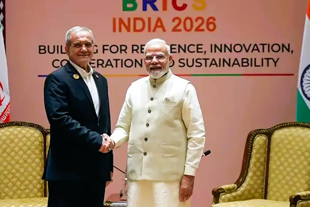 মোদির সঙ্গে পেজেশকিয়ানের বৈঠক, হরমুজ প্রণালি খুলে দেওয়ার আহ্বান 