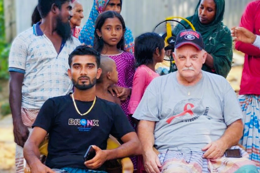 বন্ধুত্বের টানে যুক্তরাষ্ট্র থেকে রাজমিস্ত্রীর বাড়িতে মার্কিন নাগরিক তেরি পারসন