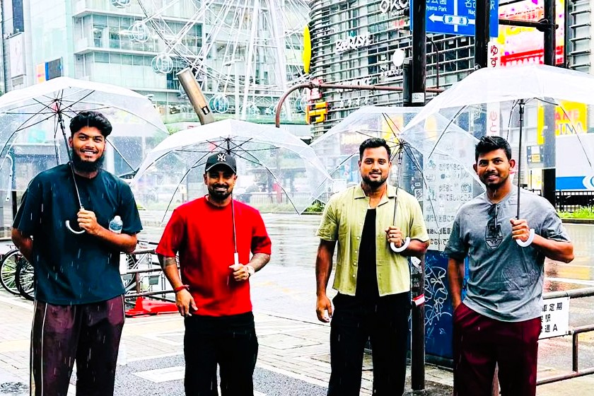 রিশাদ-লিটনের হাতে জাপানের ‘ভিনাইল আমব্রেলা’  এত জনপ্রিয় কেন এই ছাতা?
