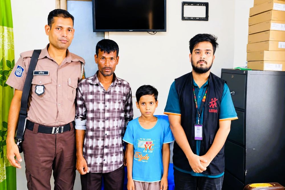 সাফিকে বুকে জড়িয়ে কাঁদলেন বাবা ,দীর্ঘ উৎকণ্ঠার অবসান 