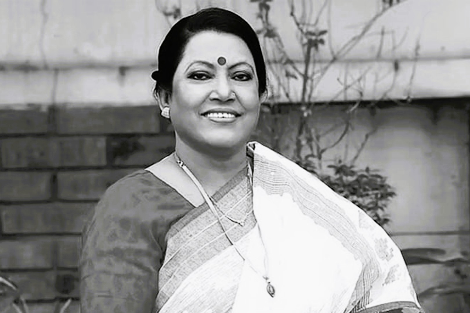  কিংবদন্তি কণ্ঠশিল্পী ফরিদা পারভীন আর নেই: শেষ শ্রদ্ধা শহীদ মিনারে, দাফন কুষ্টিয়ায় 