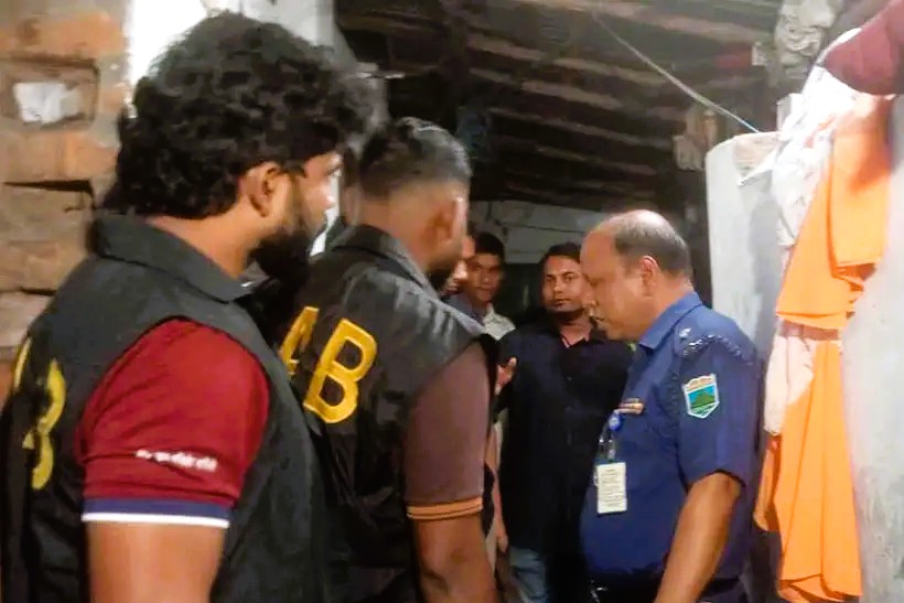 বগুড়ায় শ্বশুরবাড়িতে জামাইকে গলা কেটে হত্যা, স্ত্রী-শাশুড়ি আটক