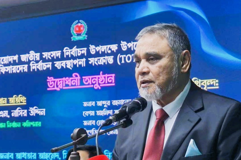 সিইসি’র নির্দেশ: আইনের প্রতি শ্রদ্ধাশীল থেকে নিরপেক্ষভাবে দায়িত্ব পালন করুন ইউএনওরা