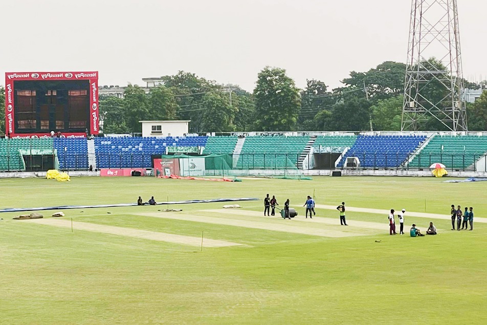 সবুজ হালকা ঘাসে ঢাকা চট্টগ্রামের উইকেট  স্পোর্টিং চ্যালেঞ্জ: রান কত হবে?