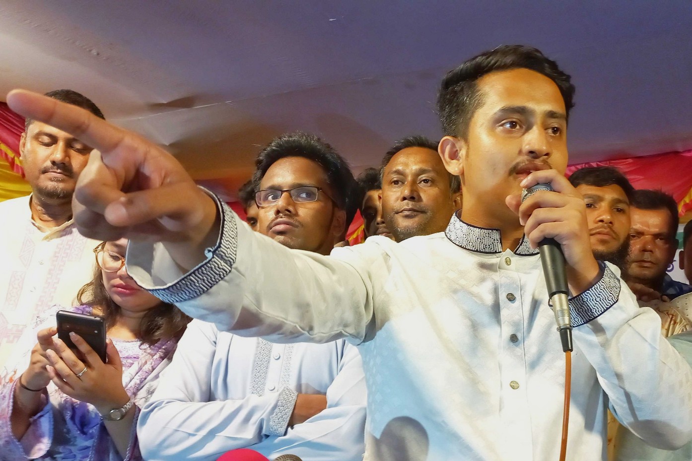 “সারা দেশের মানুষ গোপালগঞ্জে ছুটে আসুন”—সারজিস আলমের ফেসবুক স্ট্যাটাস