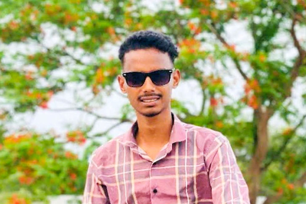 স্ত্রীকে শ্বশুরবাড়ির লোকজন জোরপূর্বক  নিয়ে যাওয়ার পর ক্ষোভে যুবকের আত্মহত্যার চেষ্টা