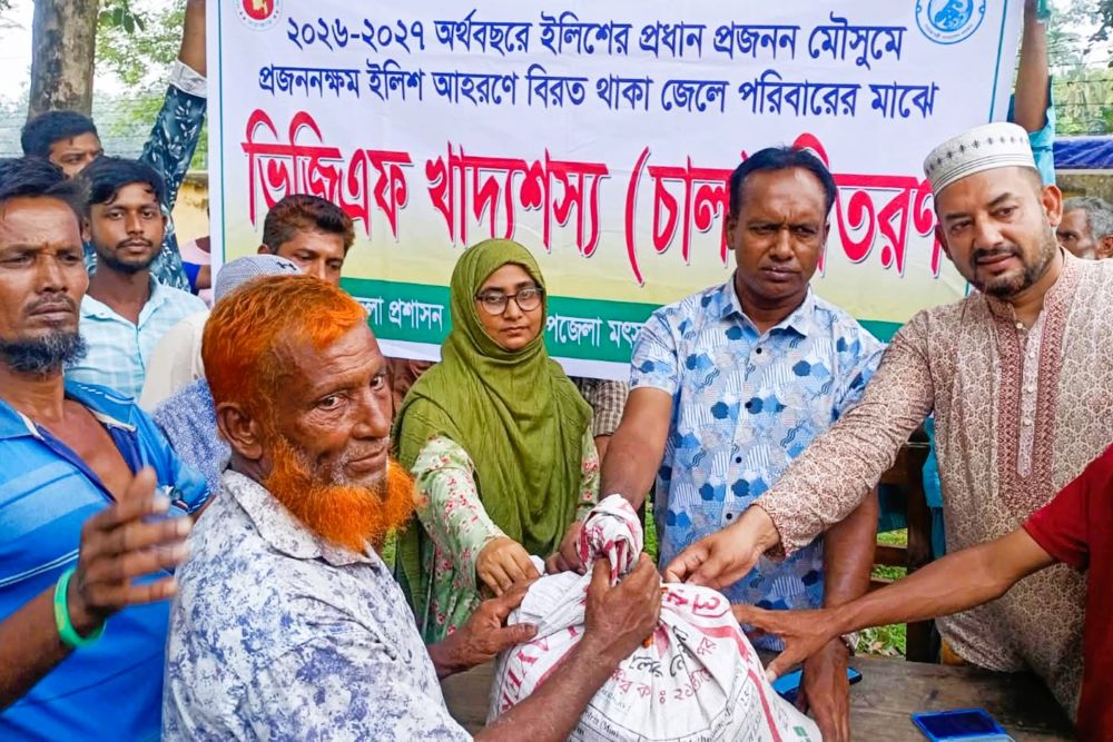 ঝালকাঠিতে ৪২০০ জেলে পাবে, ১০৫ মেট্রিক টন ভিজিএফের চাল
