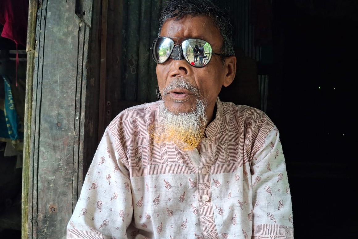 বাঘের মুখ থেকে বেঁচে ফিরলেও বাঁচতে পারছেন না অভাব থেকে