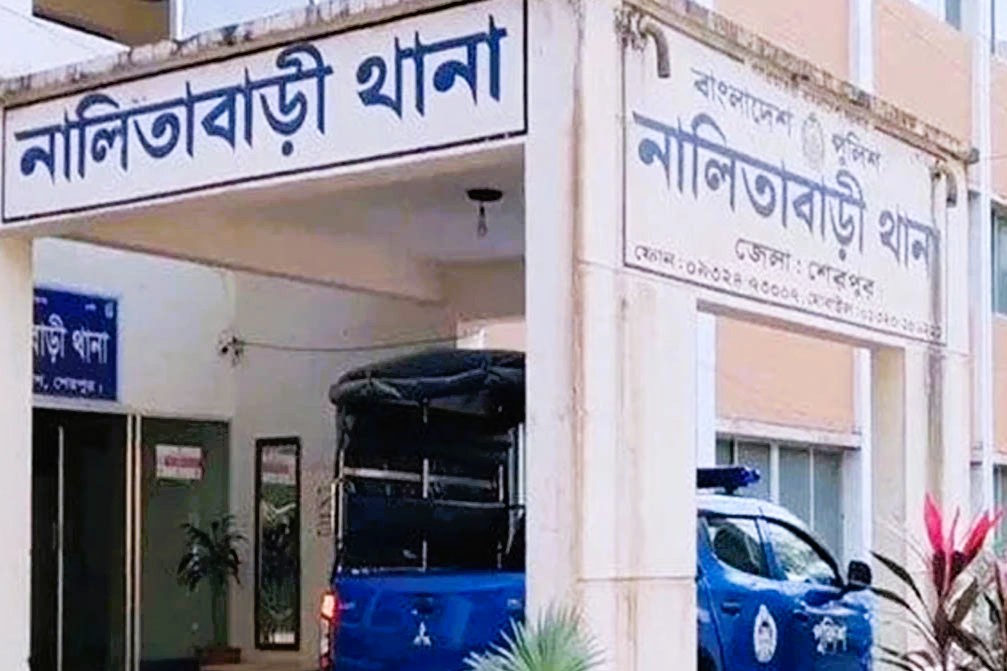 ভালোবাসার মানুষকে বিয়ে করতে না পেরে, চিরকুট লিখে চতুর্থ শ্রেণির ছাত্রীর আত্মহত্যা