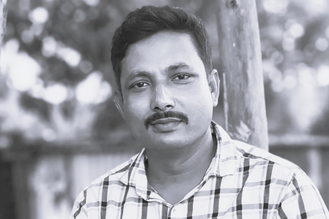 পূজার ছুটিতে বাড়ি ফেরা হলো না, বাসের ধাক্কায় পুলিশ সদস্য নিহত 